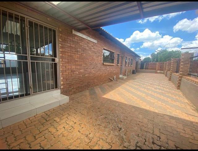 3 BEDROOM PROPERTY TO RENT IN RASLOUW